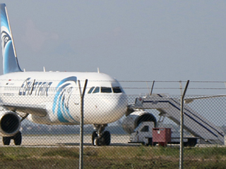 hijack egyptair passengers freed hijacker onboard crew members four three most ad