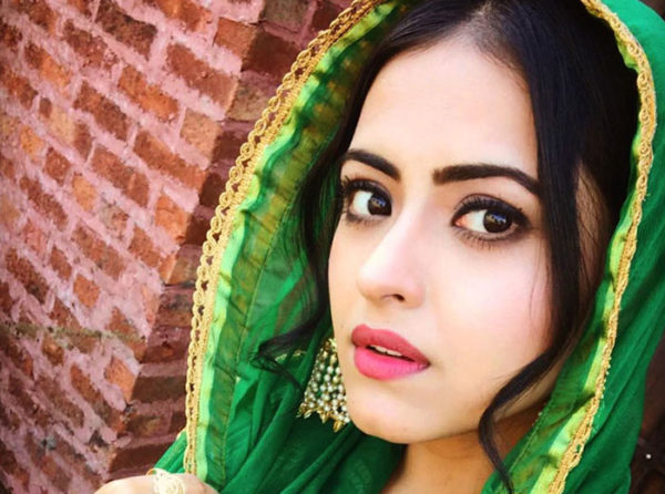 Simi Chahal Photos Biography Age Videos Instagram Wiki Movies Simi